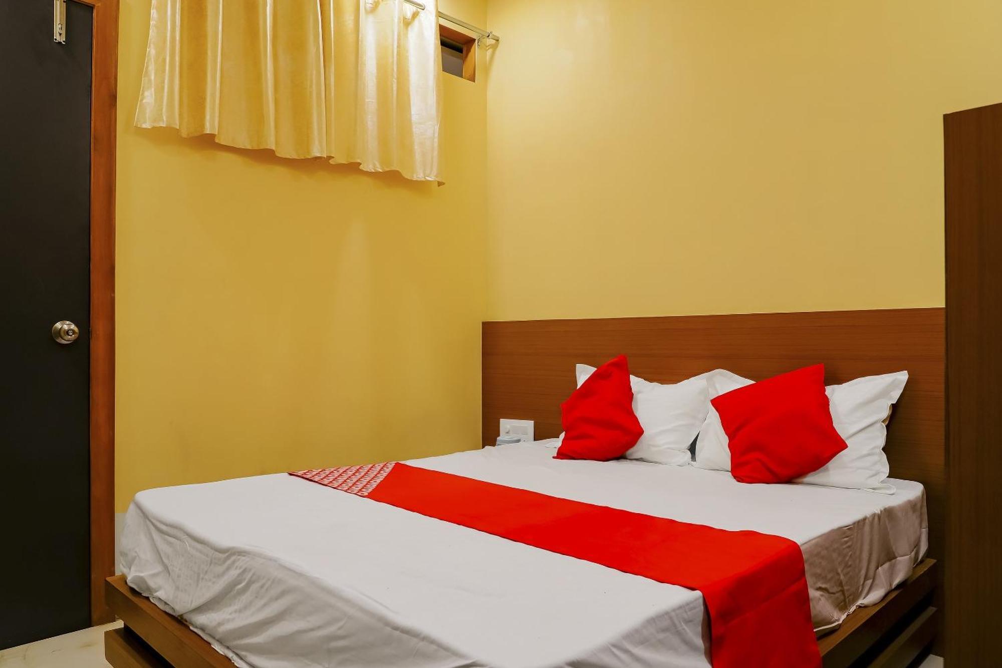 Oyo Hotel Shree Krishna Inn Rooms Surate Exterior foto