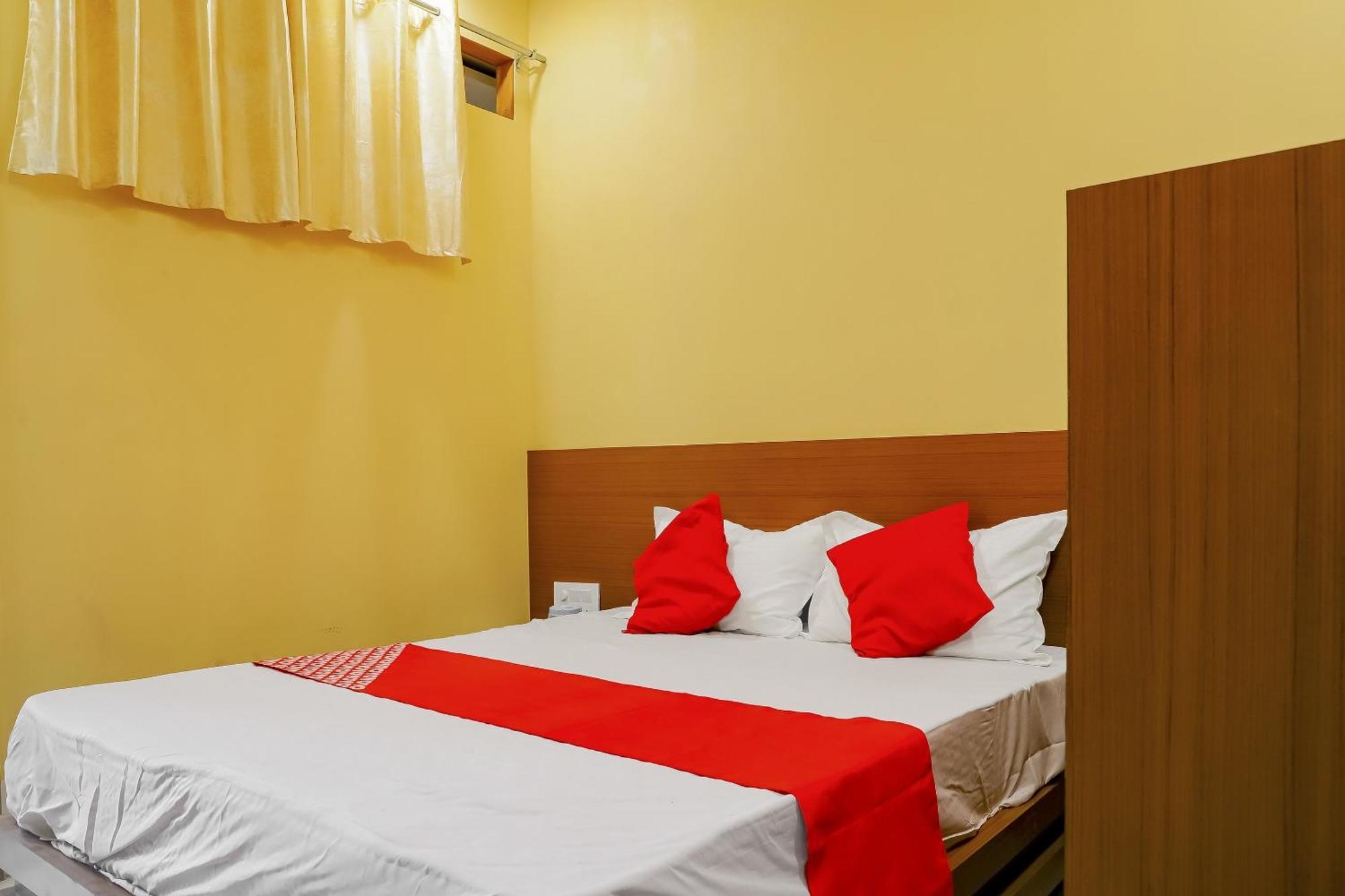 Oyo Hotel Shree Krishna Inn Rooms Surate Exterior foto