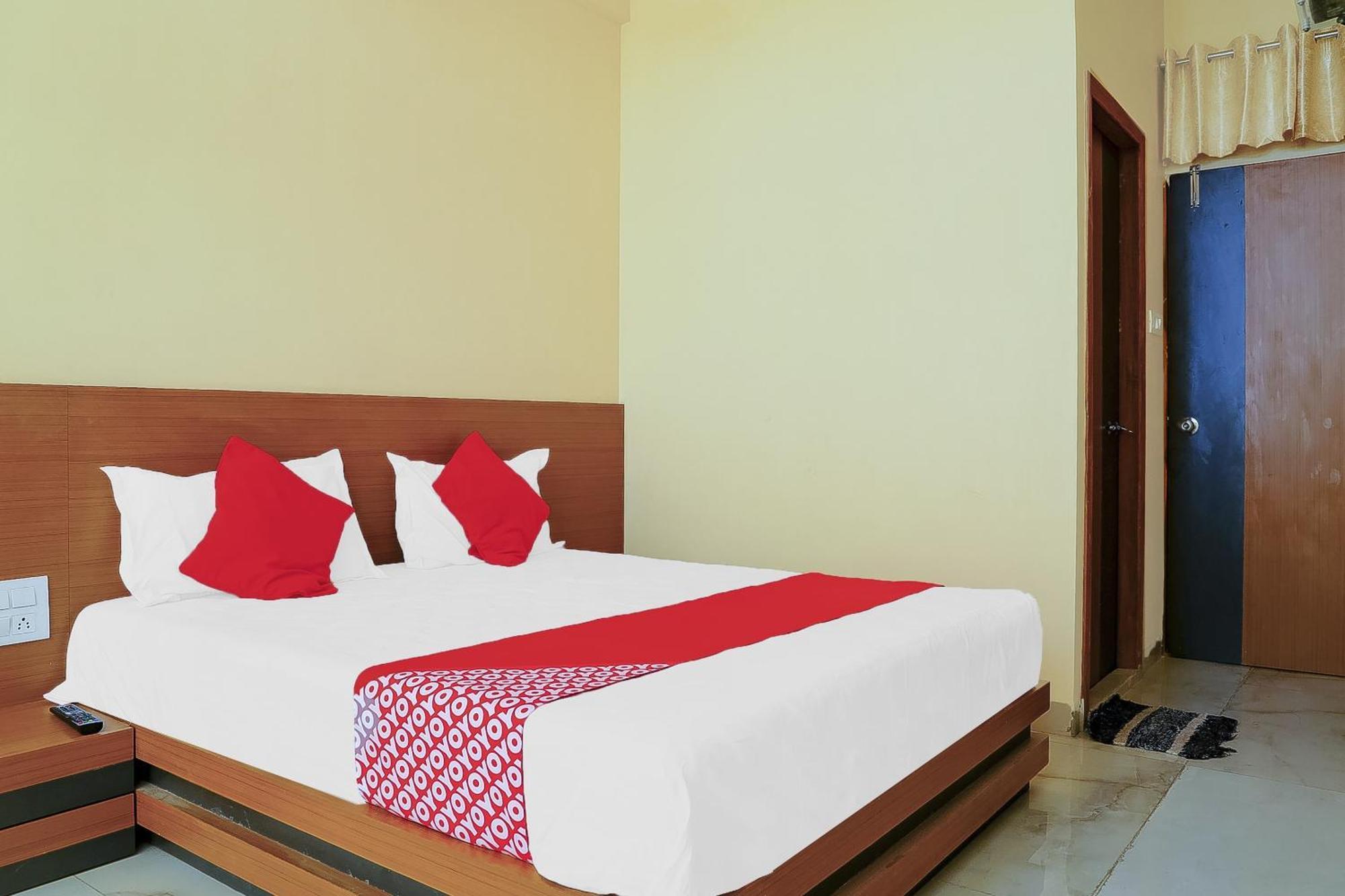 Oyo Hotel Shree Krishna Inn Rooms Surate Exterior foto