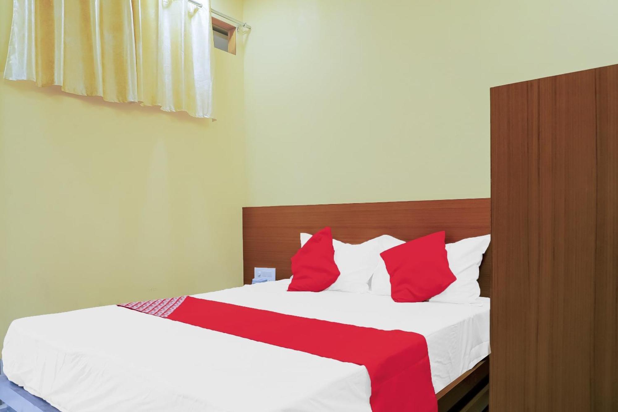 Oyo Hotel Shree Krishna Inn Rooms Surate Exterior foto