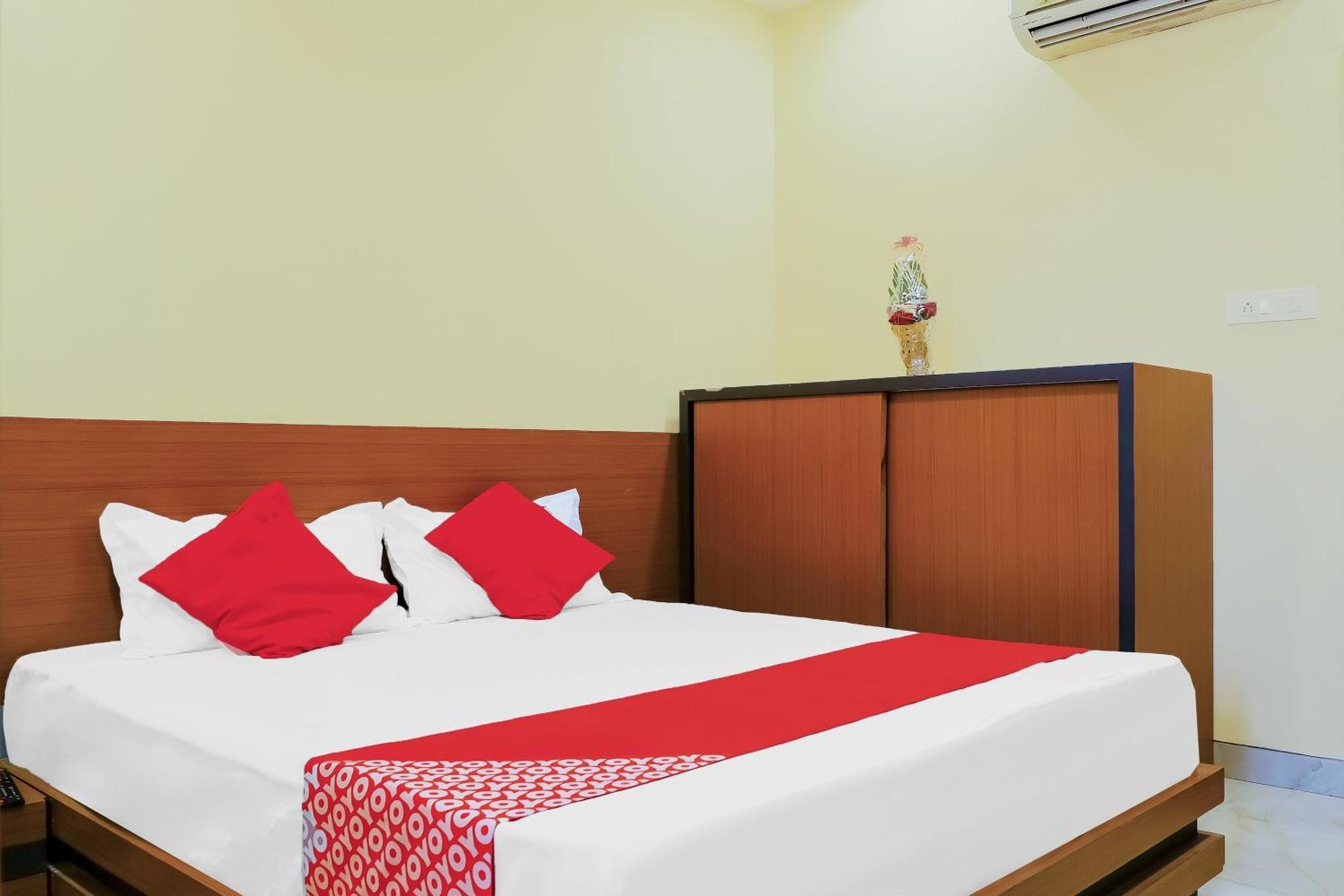 Oyo Hotel Shree Krishna Inn Rooms Surate Exterior foto